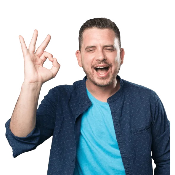 Mann mit dunkler Jacke und blauem T-Shirt, zeigt mit der rechten Hand das Zeichen für "Okay".